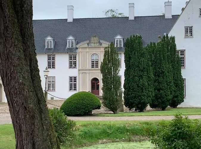 Schackenborg Slotskro 여관
